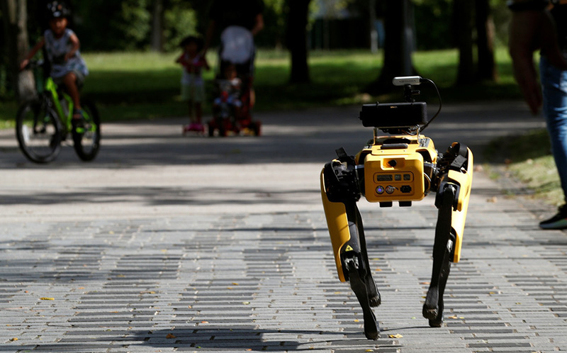Singapur utiliza perros robot para vigilar el comportamiento de sus ciudadanos